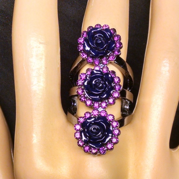 Gorgeous Rare 3 Flowers Rhinestones Ring